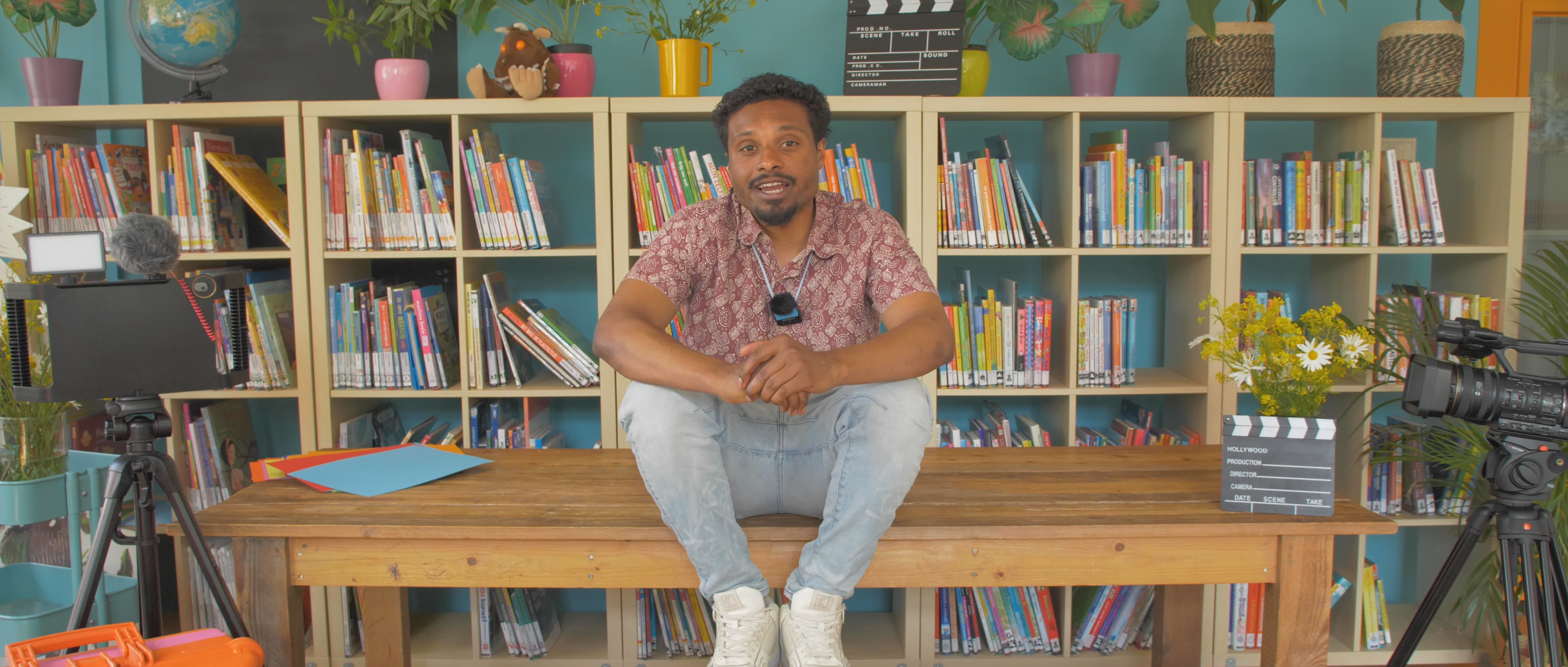 kaders guillion op bank (uit vox pop film)